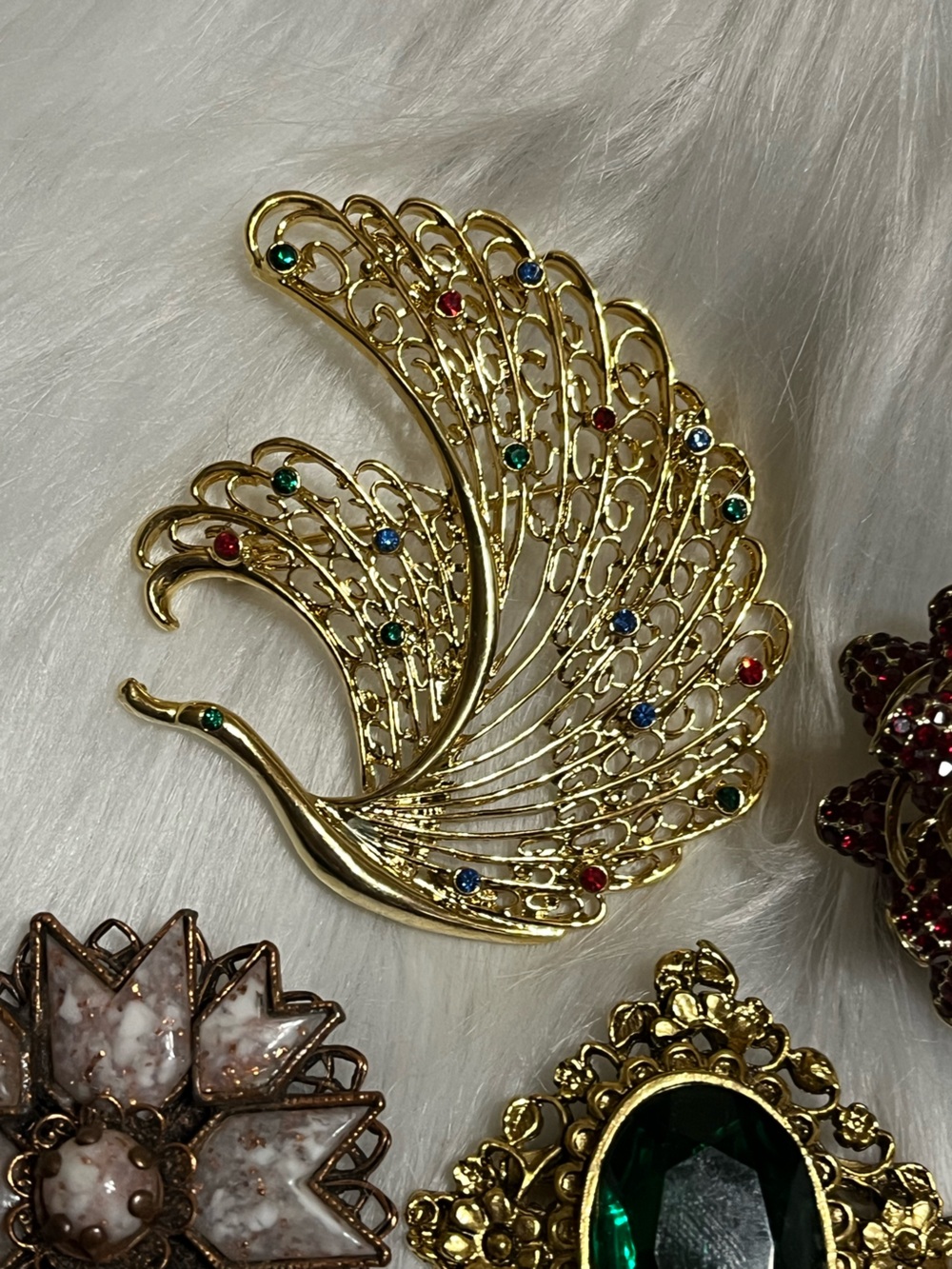 Vintage Brooch Lot - Picture 2 of 13